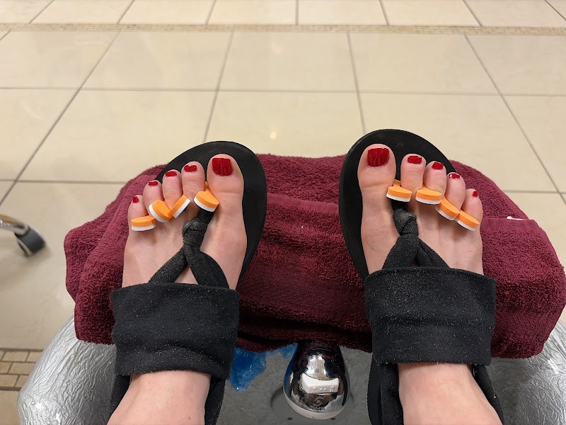 Elegant Nails and Spa LLC, nail salon in Hilton Head Island, SC, photo 6 of 10