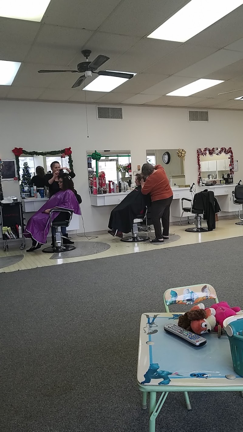 Pat's Family Hair Care Center, beauty salon in Union, MO, photo 6 of 6