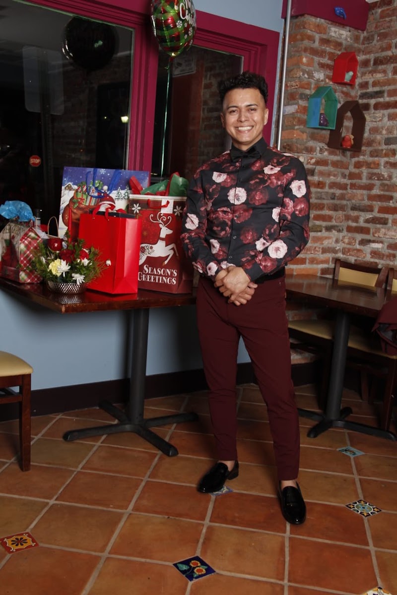 Manuel's Beauty Salon & Barber Shop, beauty salon in Hyattsville, MD, photo 4 of 10