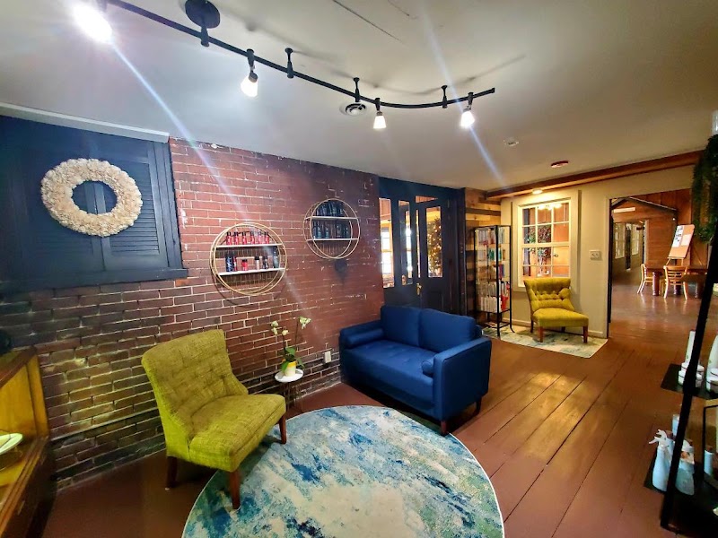 Designers Club, hair salon in Belleville, IL, photo 4 of 10