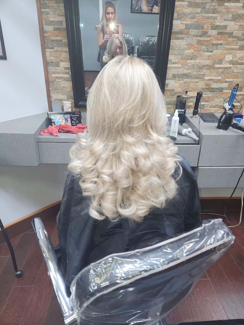 Amelia's Beauty Salon, beauty salon in Elizabeth, NJ, photo 5 of 6