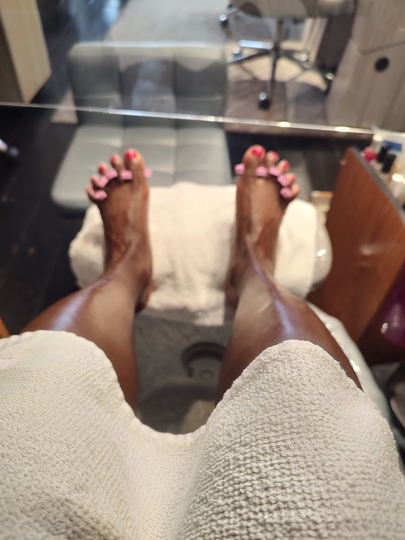 Hollywood Nails Salon & Spa, beauty salon in Oak Bluffs, MA, photo 3 of 10