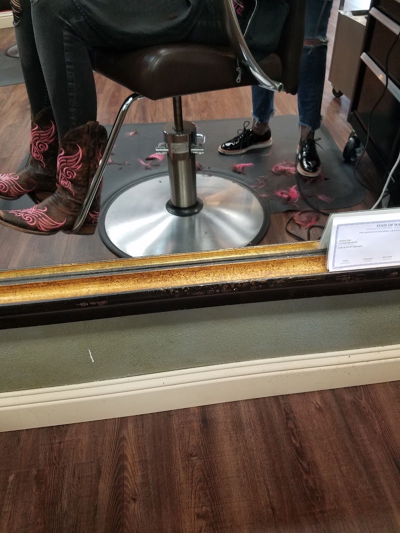 Pals For Hair, hair salon in Longview, WA, photo 4 of 10