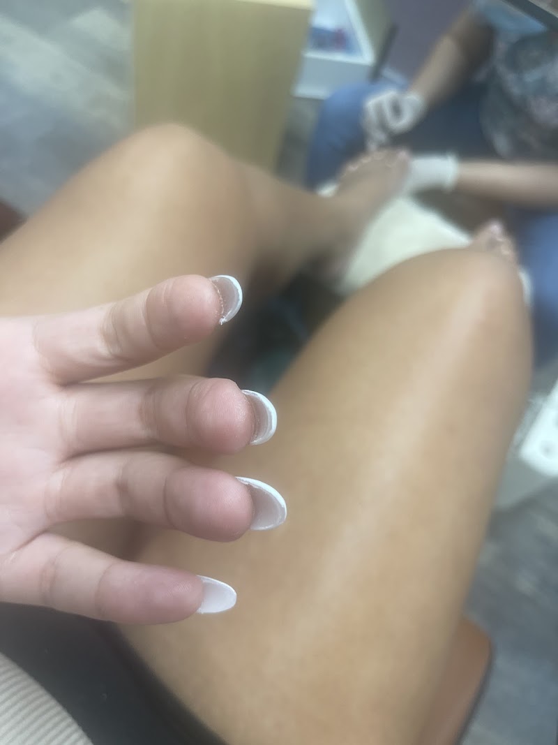 Hollywood Nails, nail salon in Pittsfield, MA, photo 5 of 8