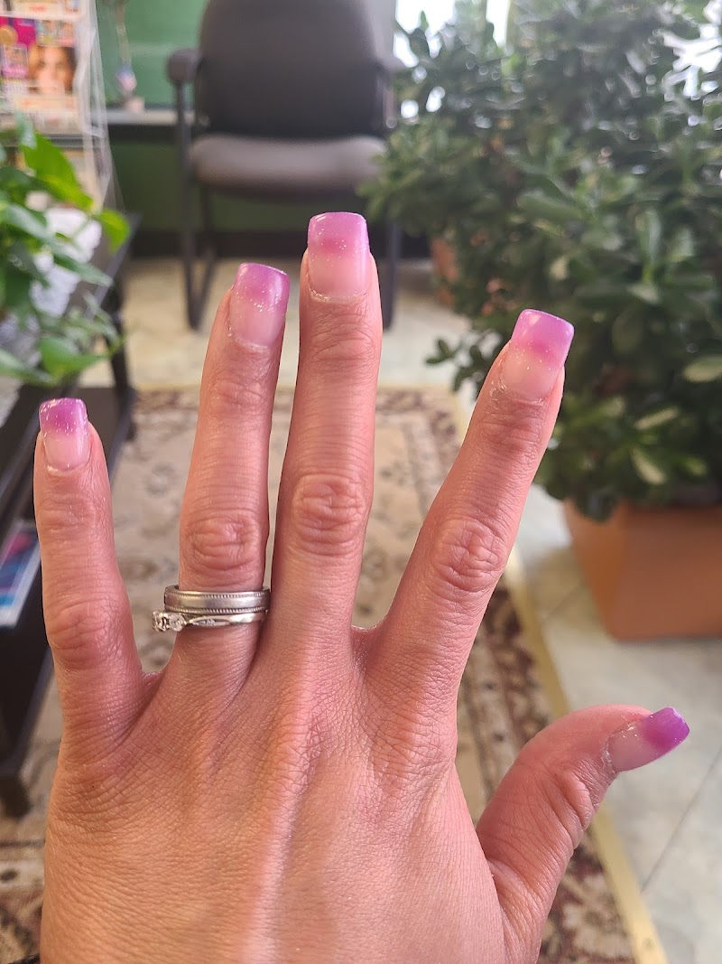 Le's Nails, nail salon in Lockport, NY, photo 3 of 10