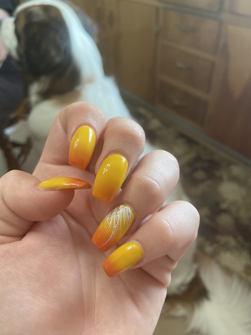 2000 Nails, nail salon in Youngstown, OH, photo 3 of 10