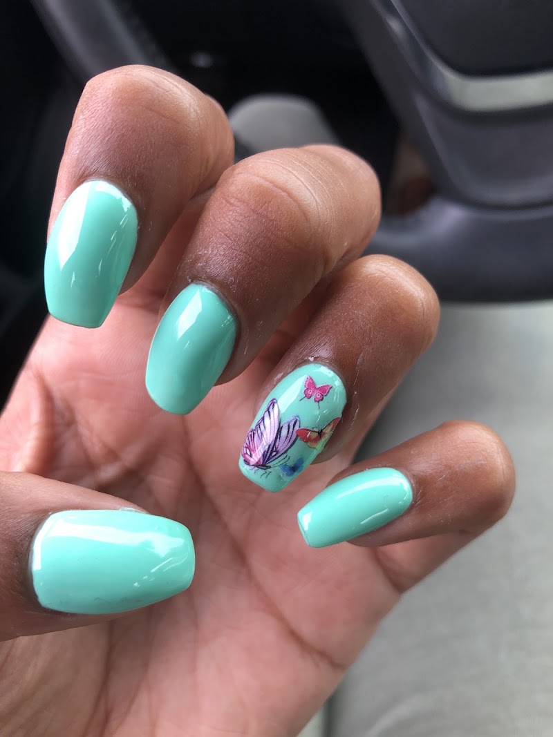 2000 Nails, nail salon in Youngstown, OH, photo 4 of 10