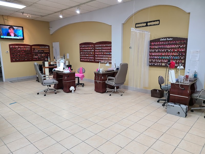 2000 Nails, nail salon in Youngstown, OH, photo 5 of 10