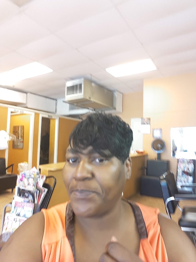 Razzle Dazzle Hair Design, beauty salon in Suffolk, VA, photo 2 of 3
