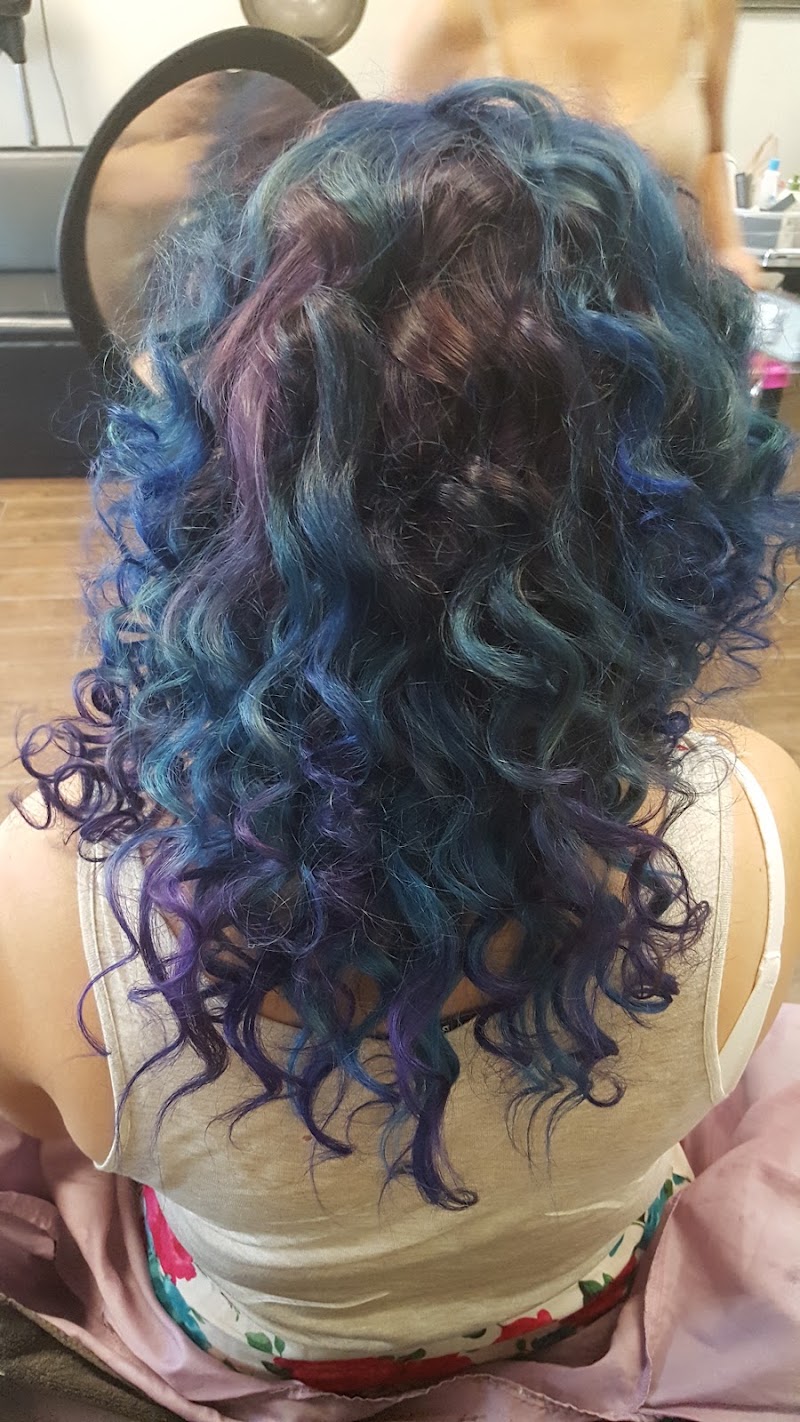 Dominican Beauty Hair Design, beauty salon in Elizabeth, NJ, photo 2 of 10