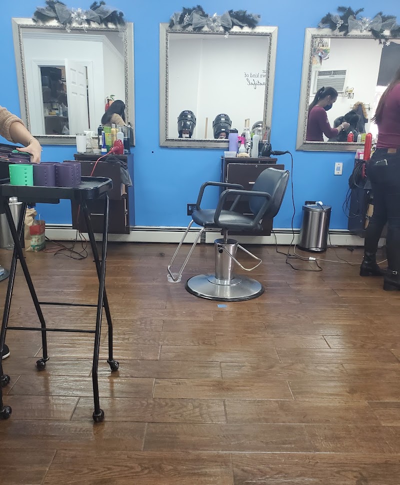 Dominican Beauty Hair Design, beauty salon in Elizabeth, NJ, photo 6 of 10
