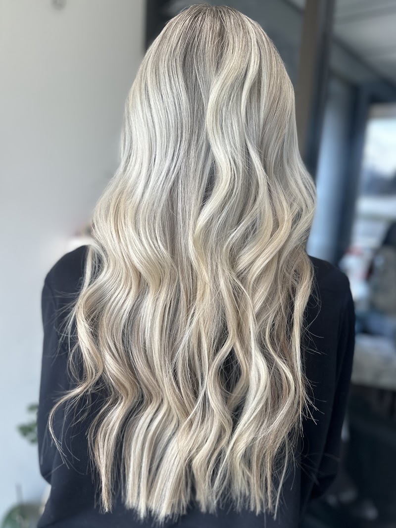 Platinum salon & body waxing by Jalayne, hair salon in Garden City, KS, photo 3 of 10
