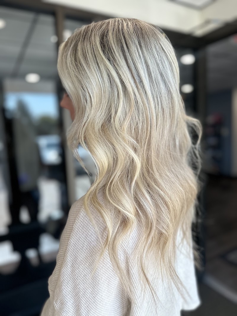 Platinum salon & body waxing by Jalayne, hair salon in Garden City, KS, photo 4 of 10
