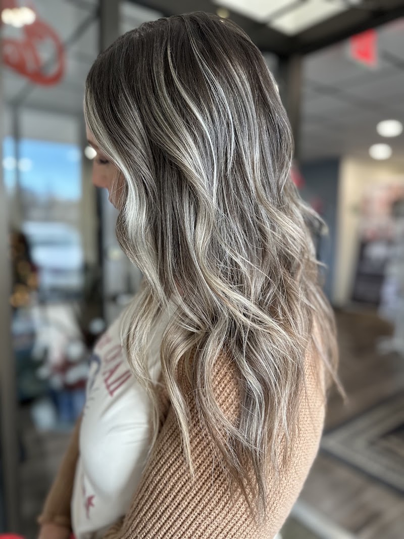 Platinum salon & body waxing by Jalayne, hair salon in Garden City, KS, photo 5 of 10
