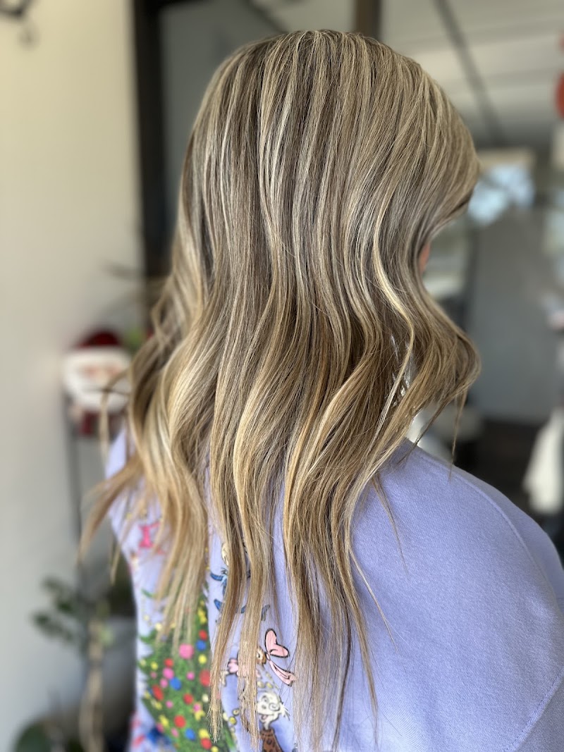 Platinum salon & body waxing by Jalayne, hair salon in Garden City, KS, photo 6 of 10