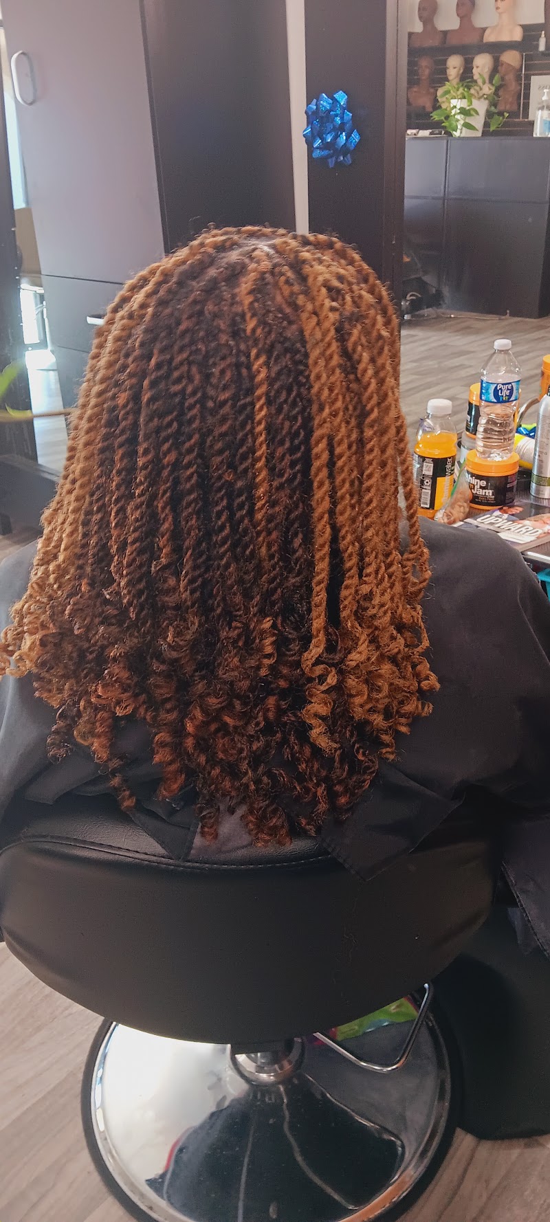 Maneenvy Hair Salon, beauty salon in Avondale, AZ, photo 2 of 10