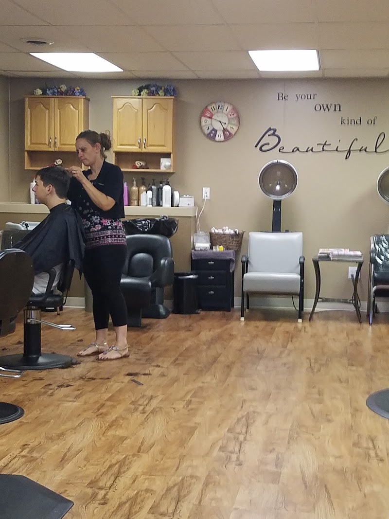 Sharper Edge, beauty salon in Manitowoc, WI, photo 2 of 10