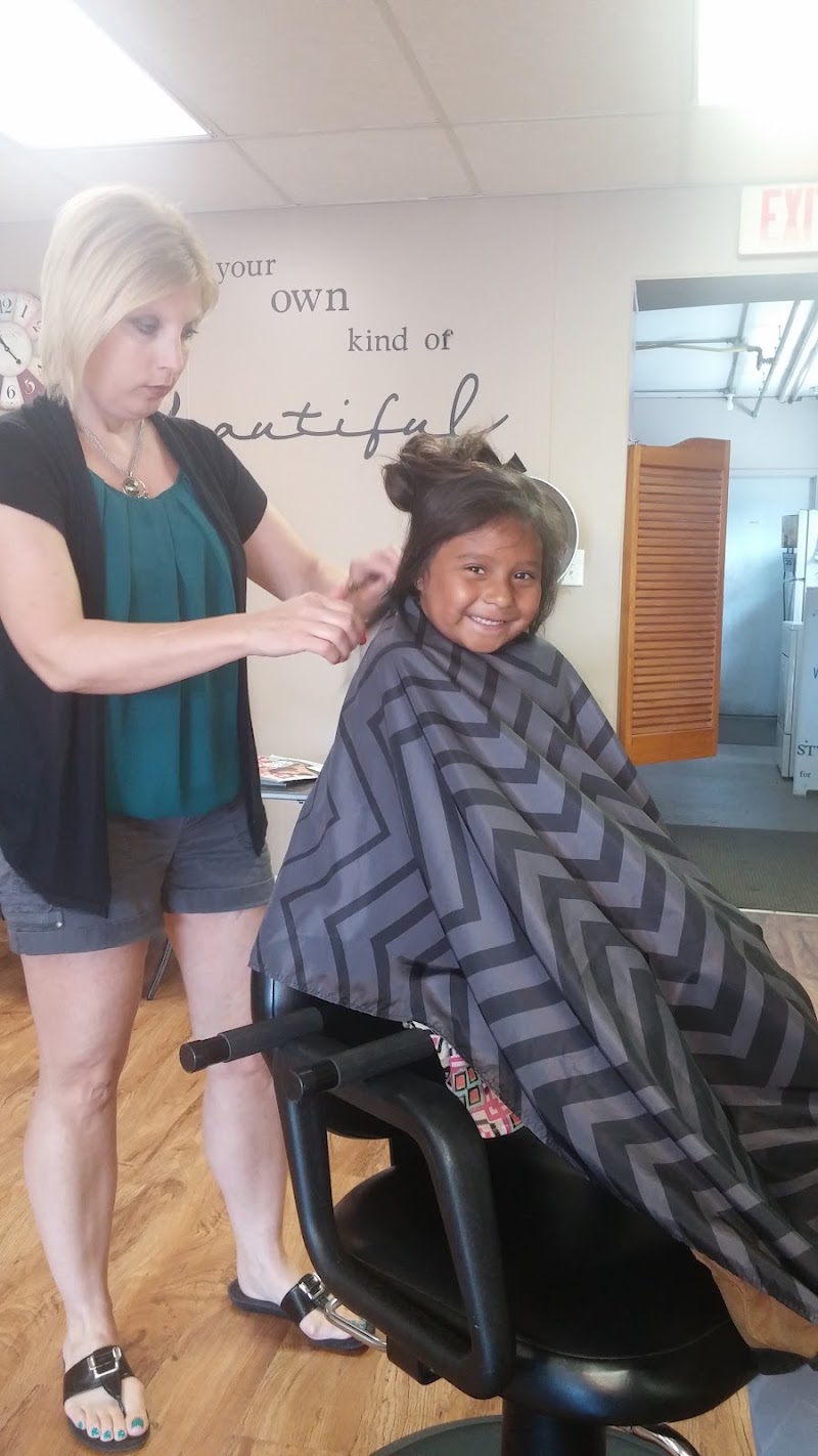Sharper Edge, beauty salon in Manitowoc, WI, photo 3 of 10
