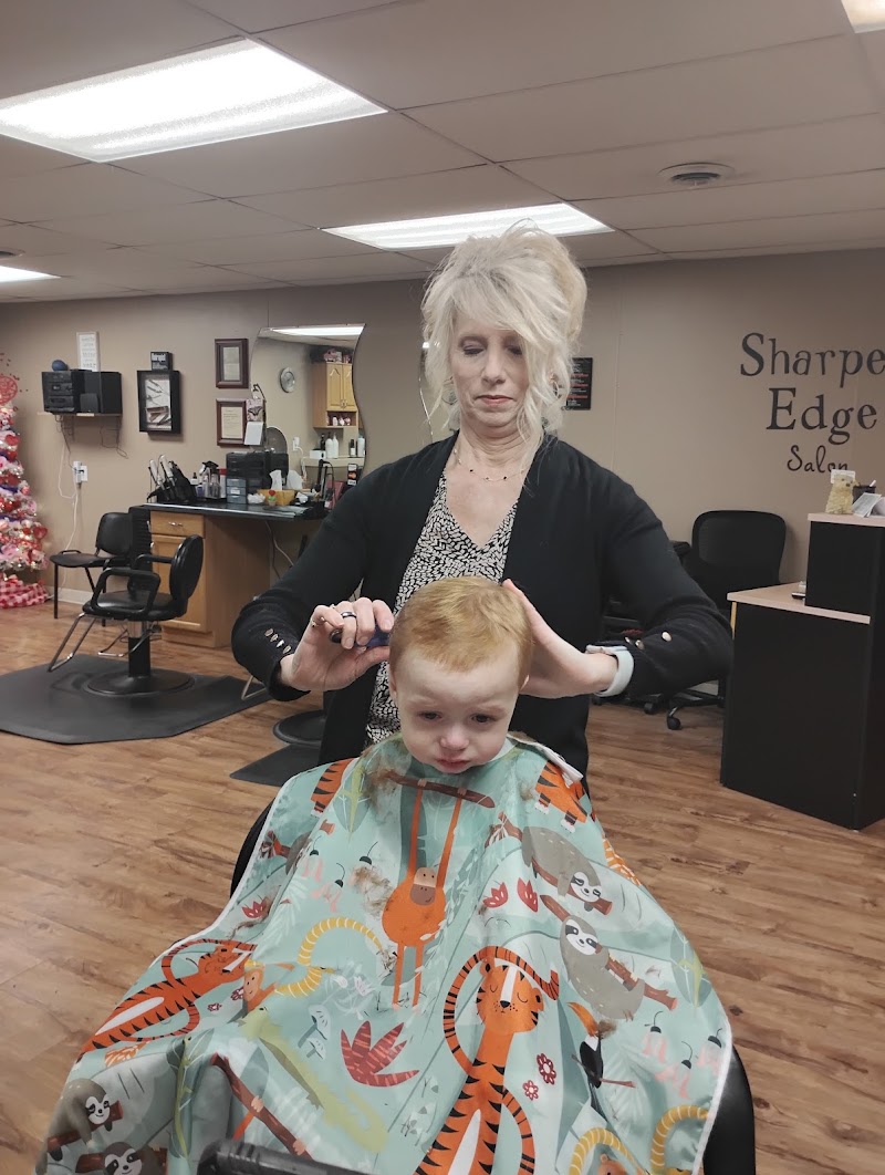 Sharper Edge, beauty salon in Manitowoc, WI, photo 6 of 10