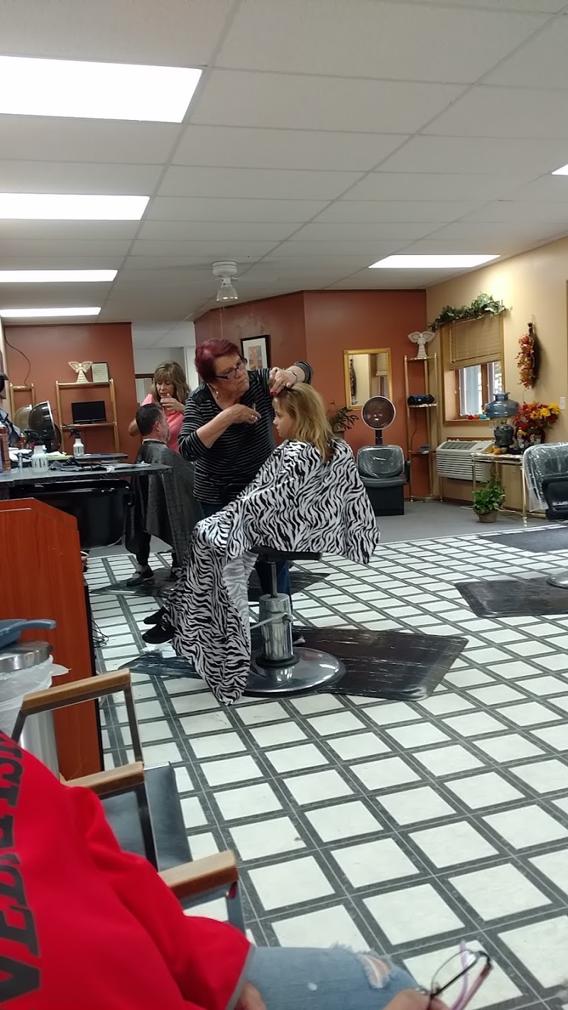 Kurl-N-Swirl Beauty Salon, beauty salon in Alliance, NE, photo 2 of 5