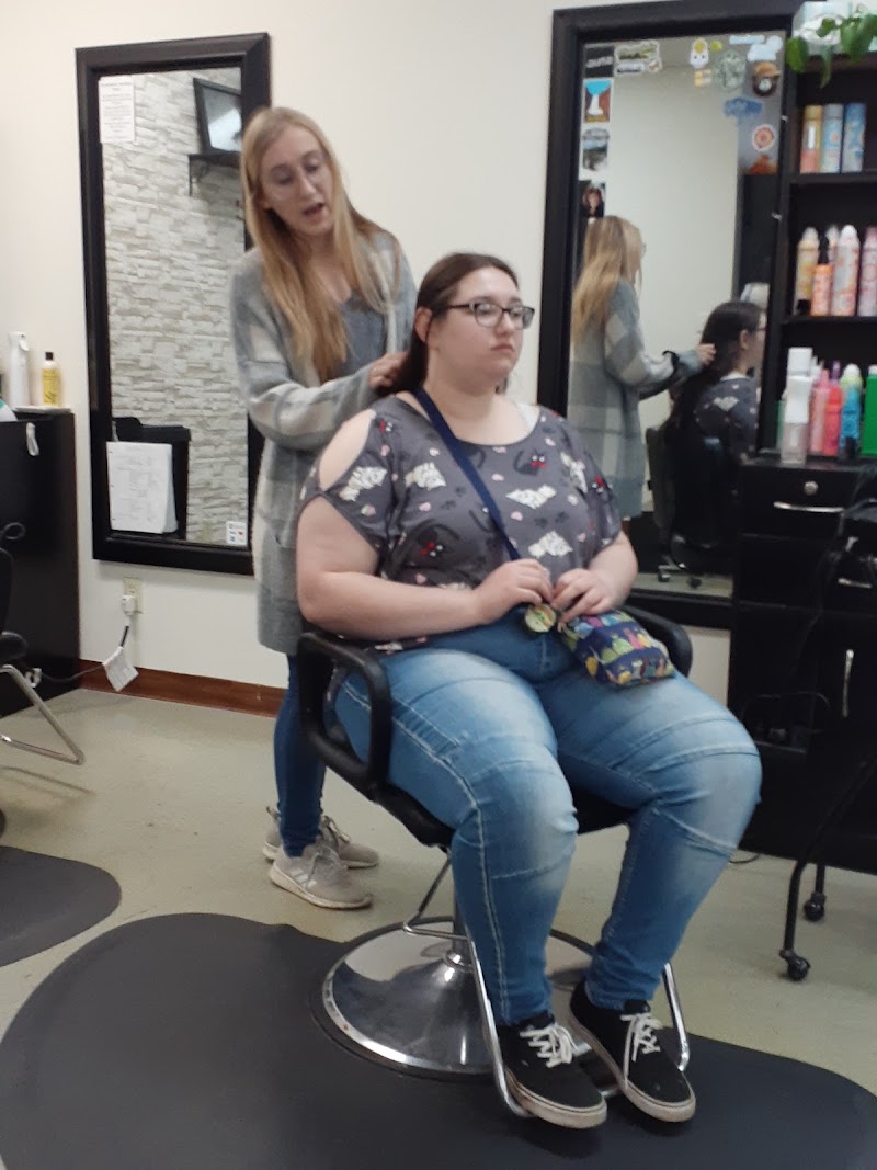 Shear Elegance, beauty salon in Clinton, IA, photo 3 of 7