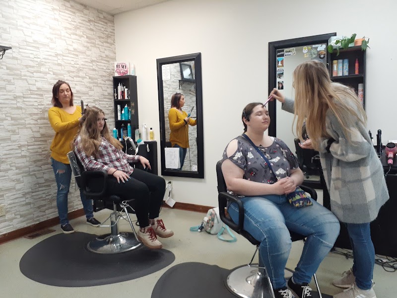 Shear Elegance, beauty salon in Clinton, IA, photo 4 of 7