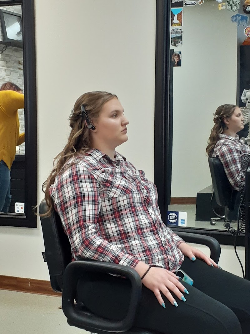 Shear Elegance, beauty salon in Clinton, IA, photo 5 of 7
