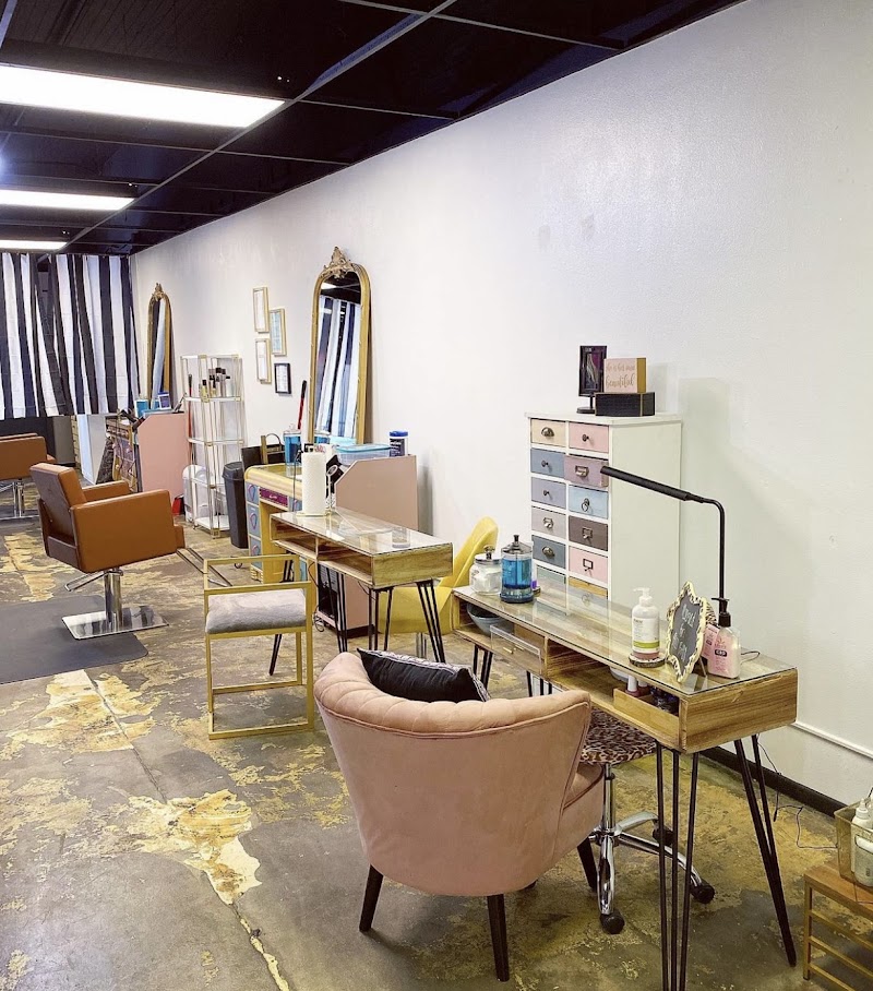 BB Boutique & Salon, clothing store in Garden City, KS, photo 6 of 10