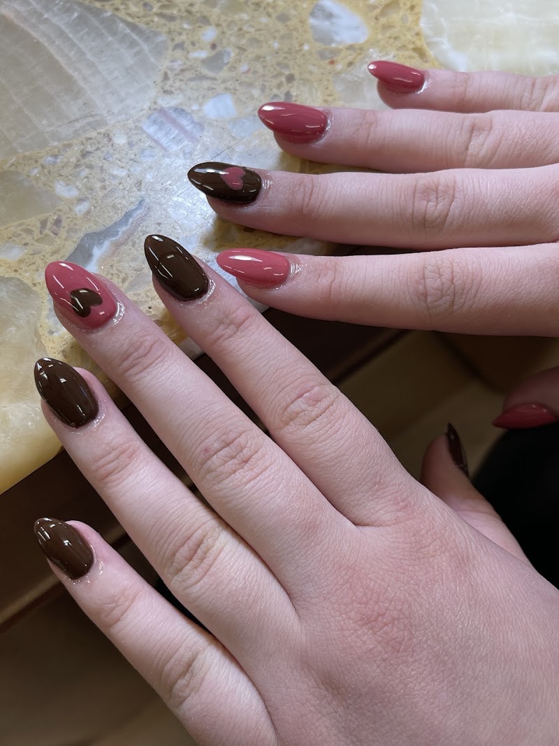 Hi-Tek Nails & Tanning, nail salon in Pullman, WA, photo 2 of 10
