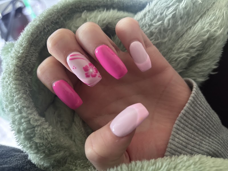Hi-Tek Nails & Tanning, nail salon in Pullman, WA, photo 3 of 10