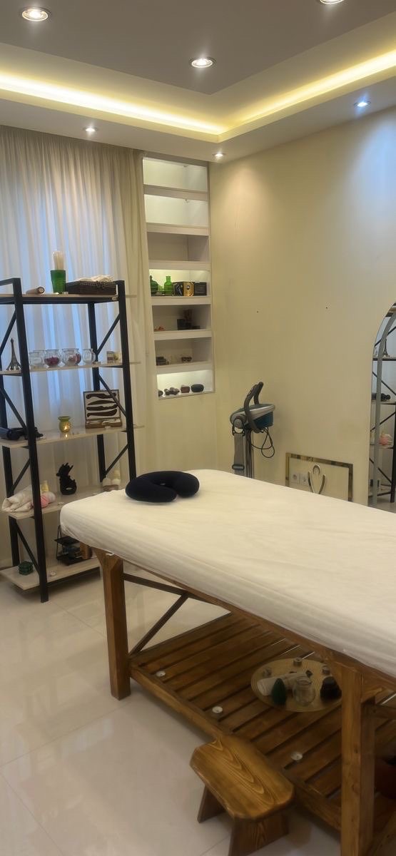 Laura, massage spa in Watsonville, CA, photo 1 of 7