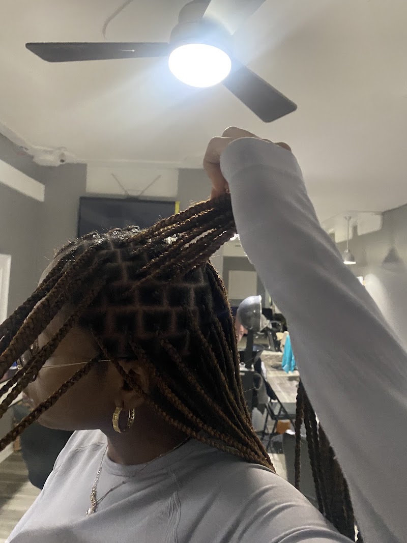Upscale Hair Braiding And Beauty Salon, beauty salon in Camden, NJ, photo 6 of 10