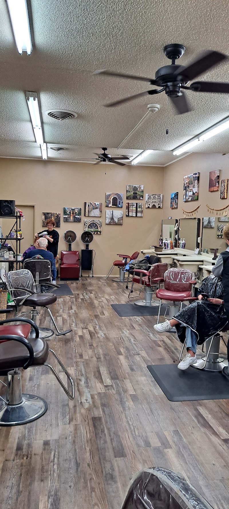 Escape on Main, beauty salon in Marshalltown, IA, photo 2 of 3