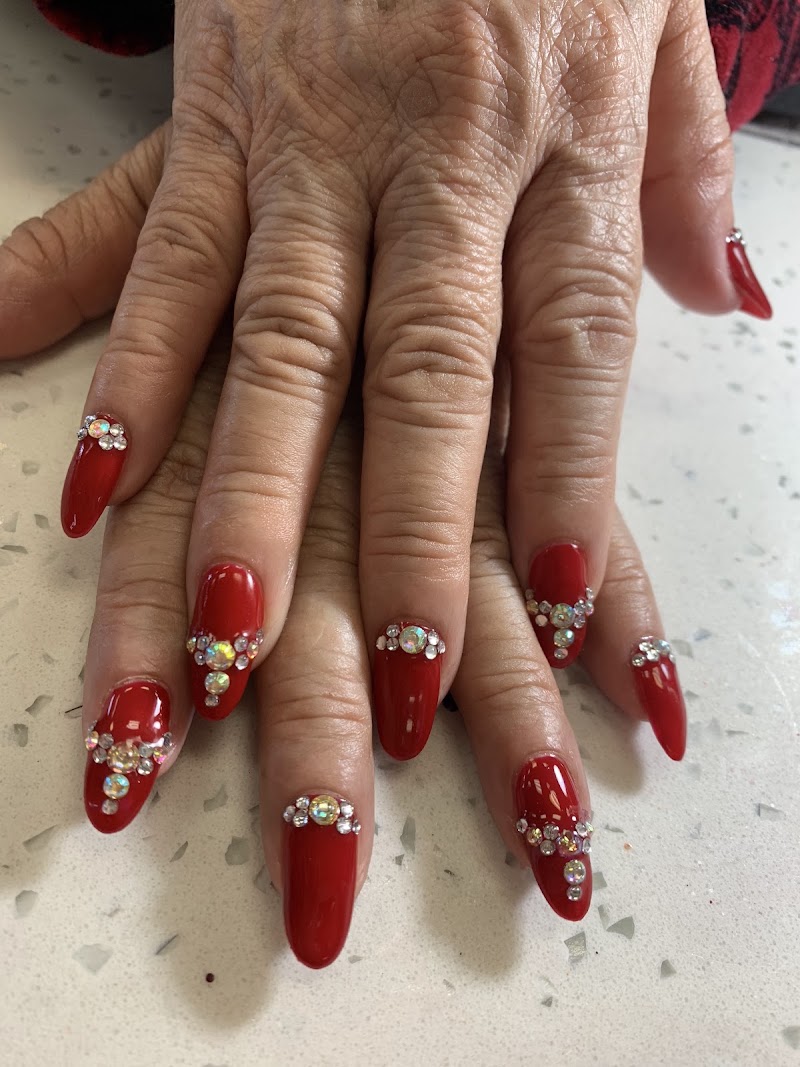 Nails 4 U, nail salon in New London, CT, photo 3 of 10