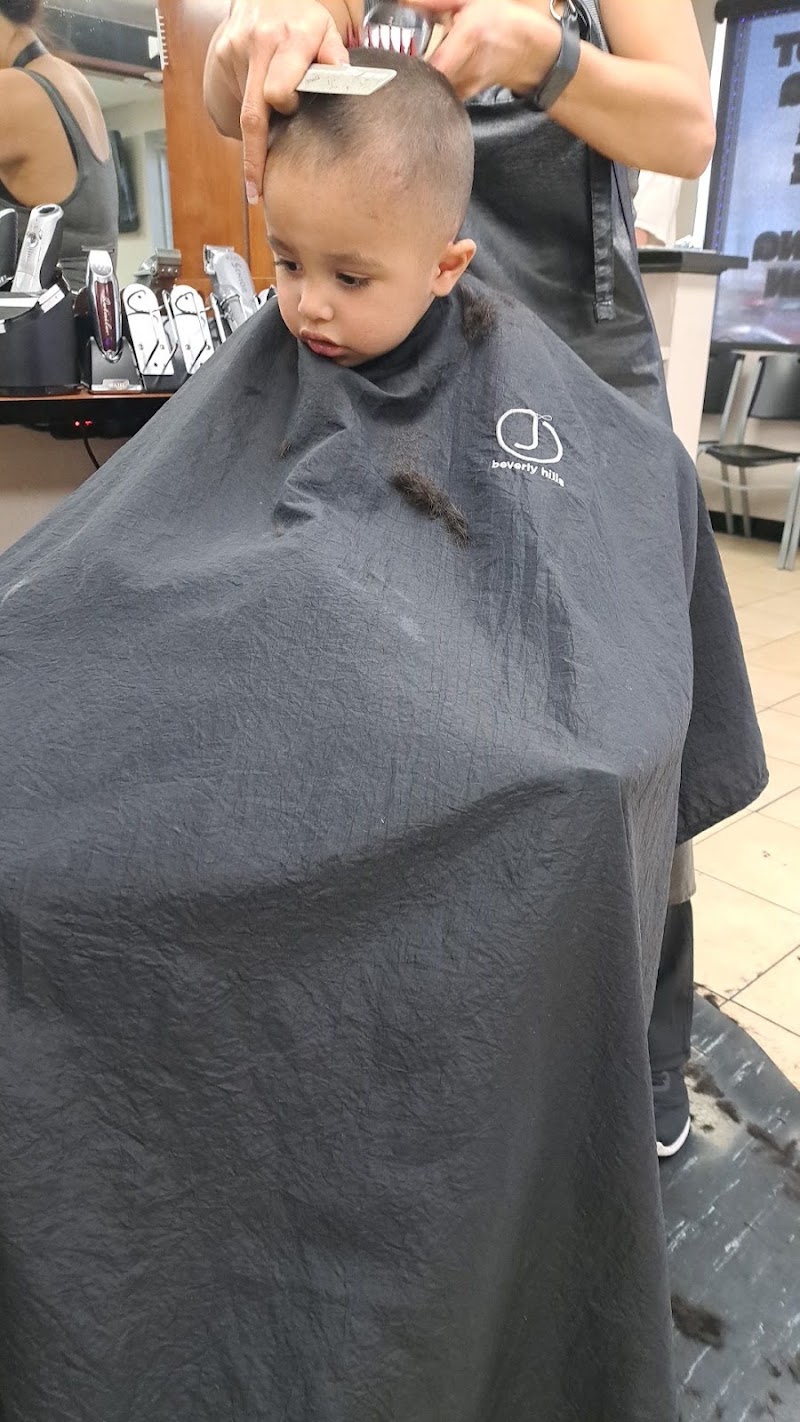 Lilly's Beauty Salon, beauty salon in Thornton, CO, photo 2 of 10