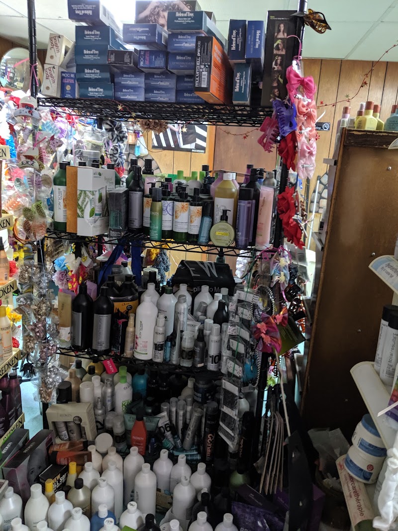 Carabel Beauty Salon, beauty salon in Lakewood, OH, photo 2 of 10