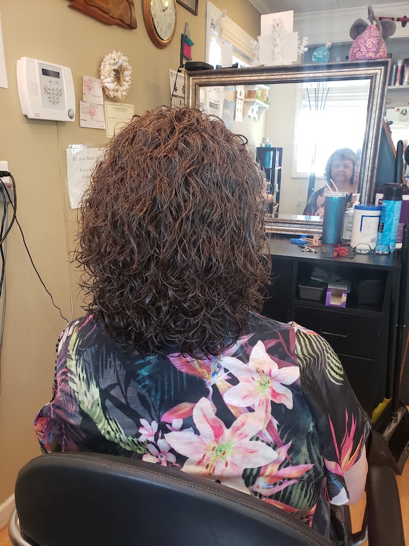 About U Hair & Nail Salon, beauty salon in Florence, OR, photo 1 of 6