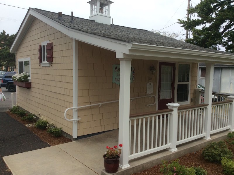 About U Hair & Nail Salon, beauty salon in Florence, OR, photo 2 of 6