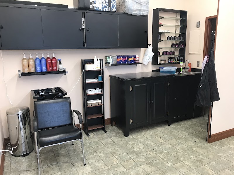 Cutting edge hair salon, beauty salon in Newport, OR, photo 3 of 10