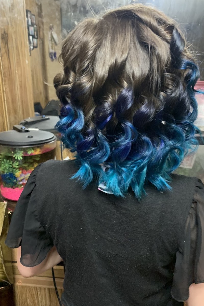 Cutting edge hair salon, beauty salon in Newport, OR, photo 6 of 10
