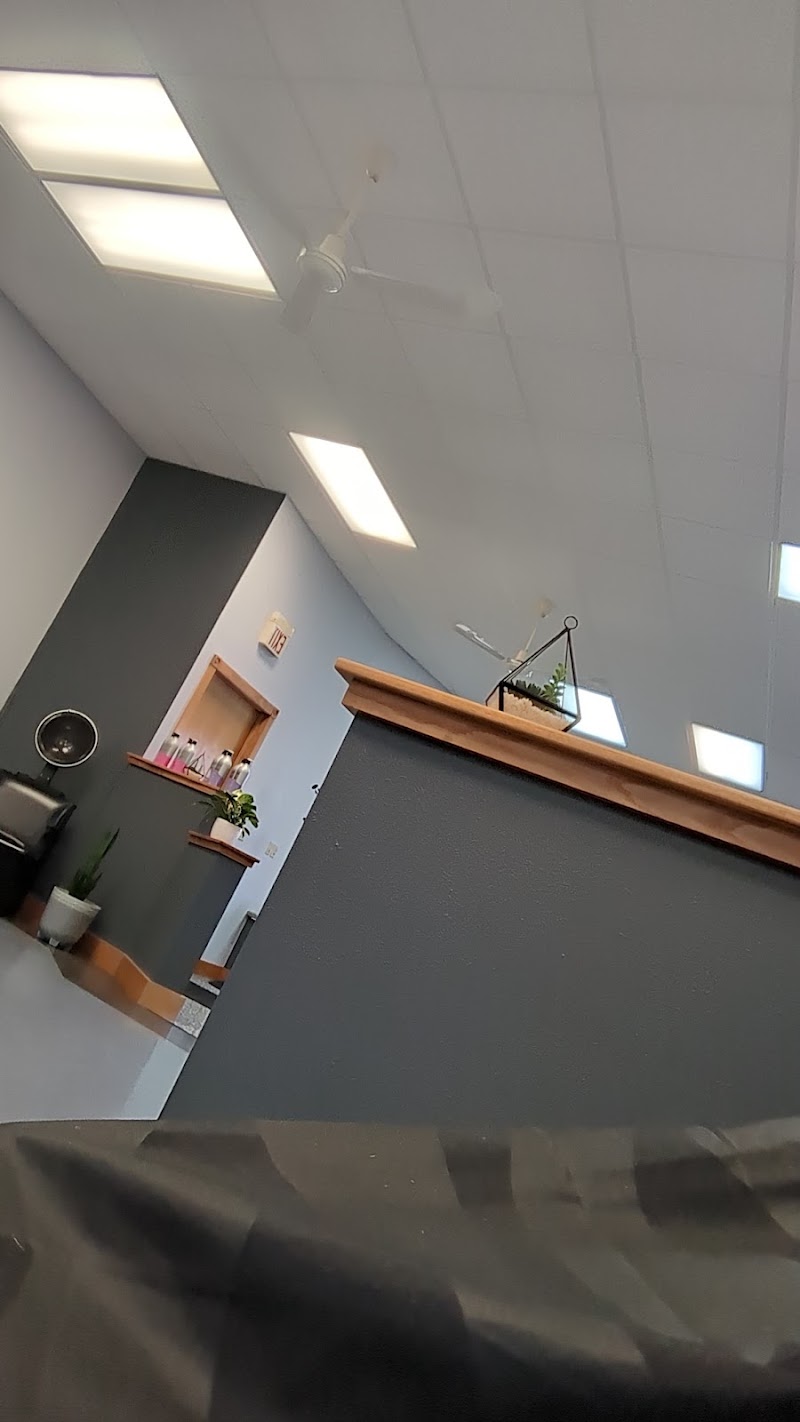 Cutting Edge Design, beauty salon in Storm Lake, IA, photo 5 of 5
