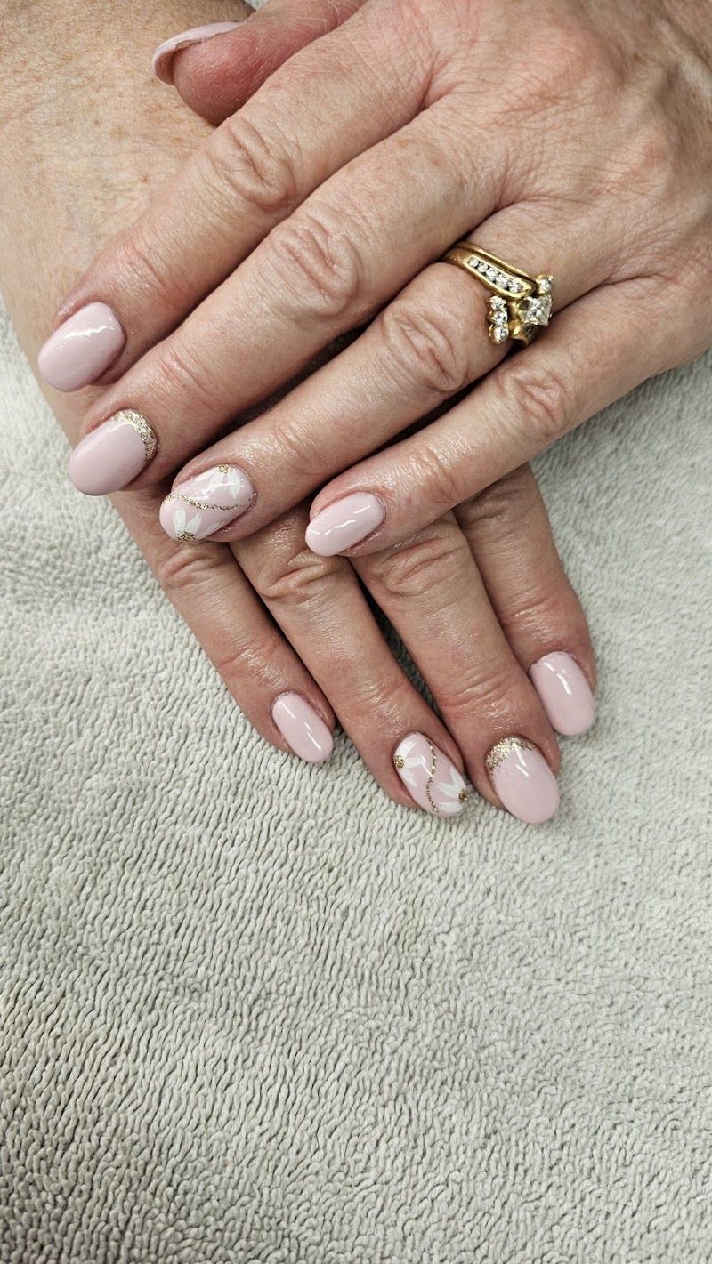 Le Beauty Lounge, beauty salon in North Bend, OR, photo 2 of 5