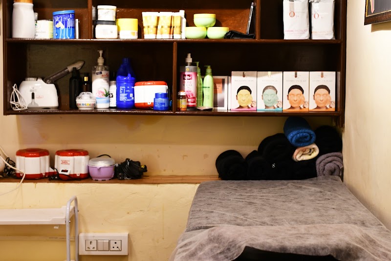 Tenzing Salon, hair salon in Dharamshala, India, photo 3 of 10