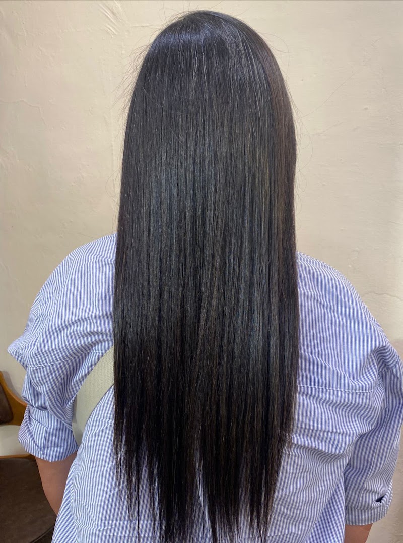 Tenzing Salon, hair salon in Dharamshala, India, photo 5 of 10