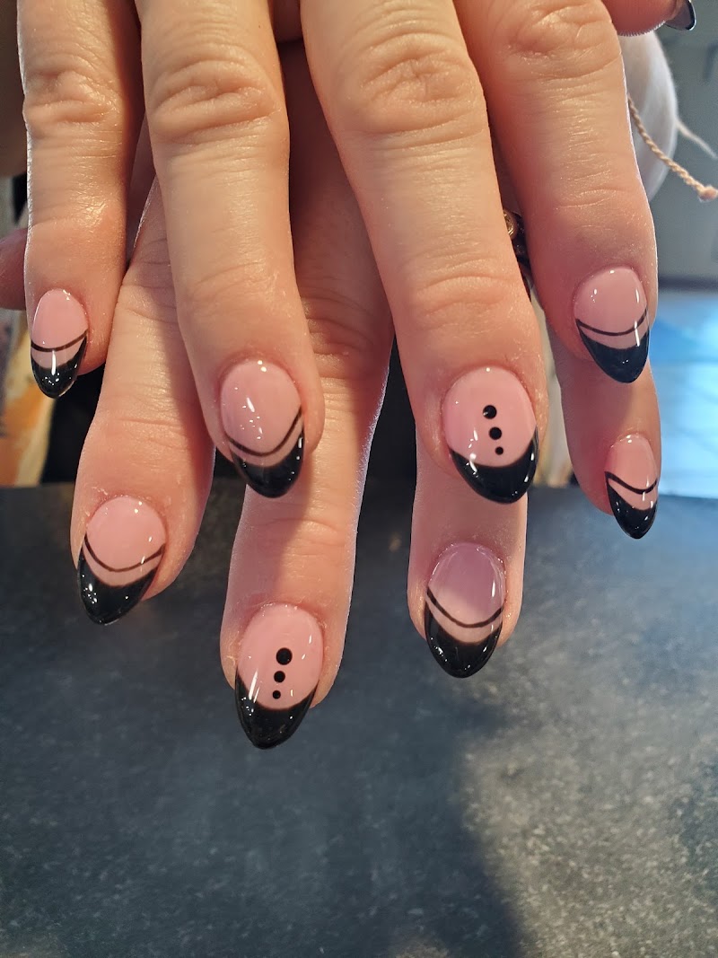 Salon Savvy, beauty salon in Pittsburg, KS, photo 2 of 10