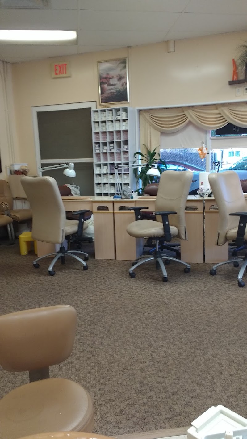 Deloux Nail Salon, nail salon in Stratford, CT, photo 3 of 9