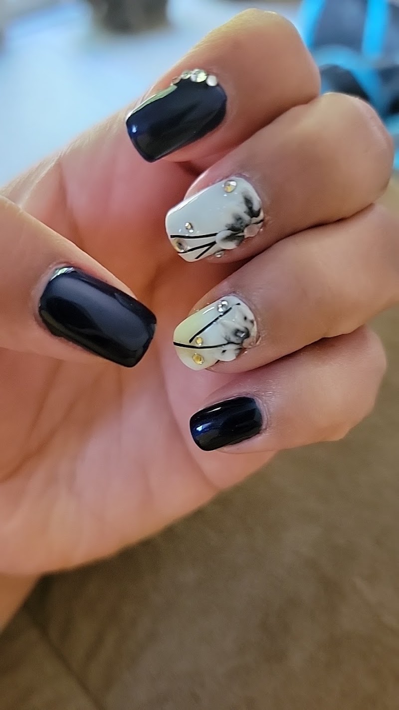 Nails 2000, nail salon in Freehold, NJ, photo 3 of 10