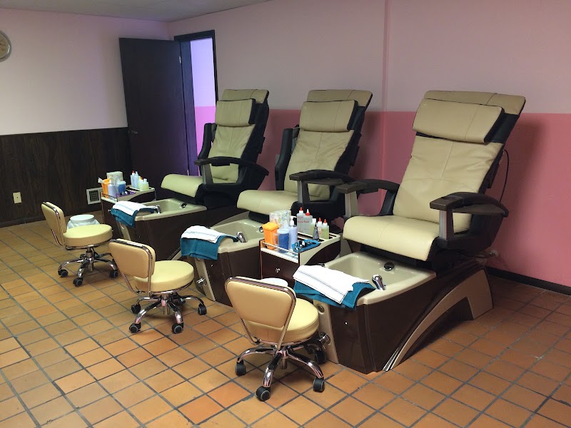 CT Hair Spa Nails, nail salon in Belleville, IL, photo 2 of 10