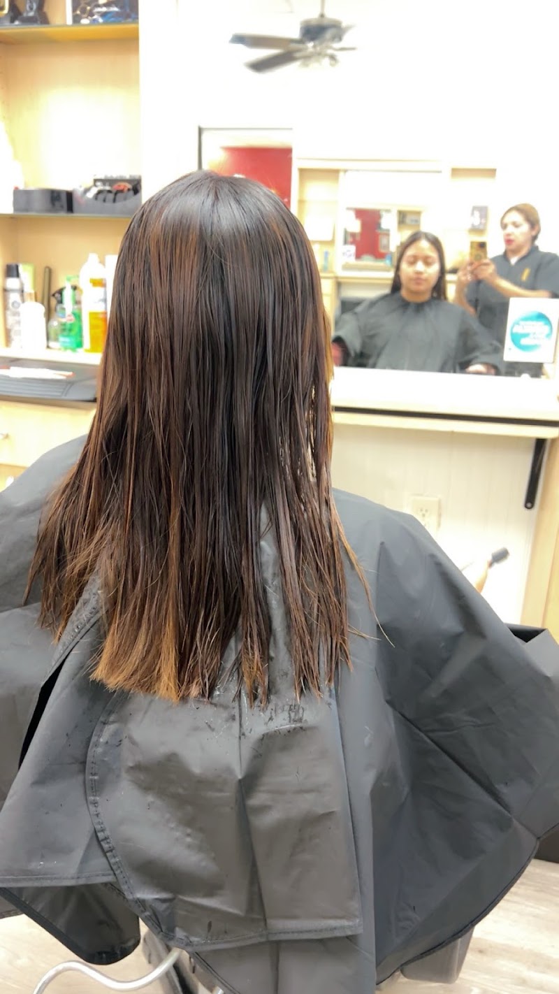 Cosmopolitan Peluqueria Hispana, Hair Salon, hair salon in Hagerstown, MD, photo 3 of 9