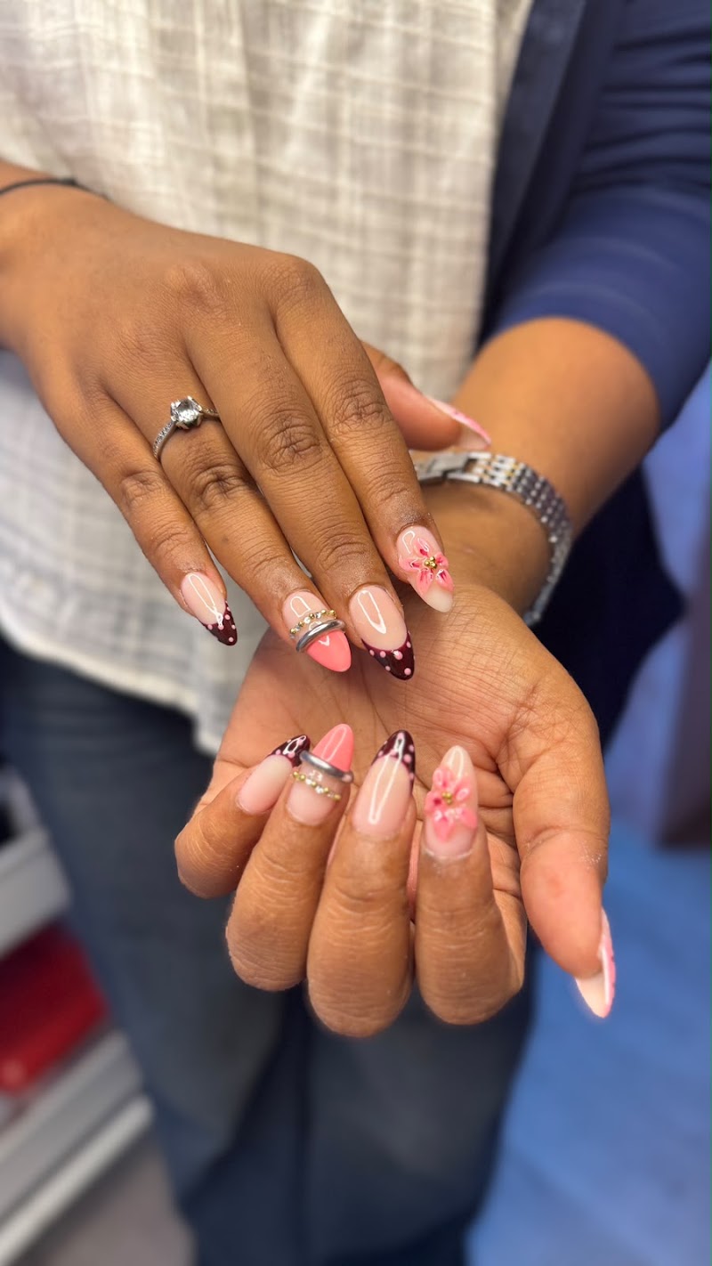 Rainbow Nails , Make up & Academy, nail salon in Vadodara, India, photo 1 of 10